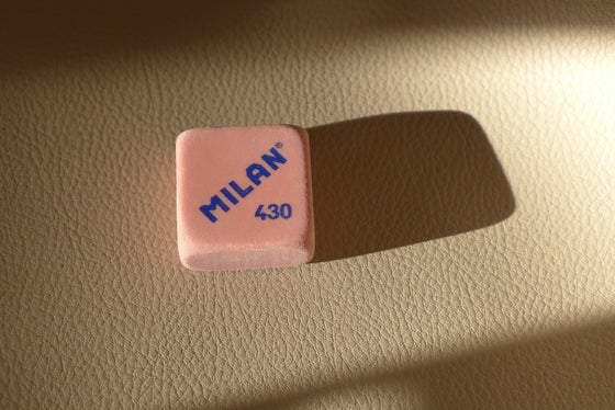 Milan τετράγωνη συνθετική γόμα κόκκινη 430